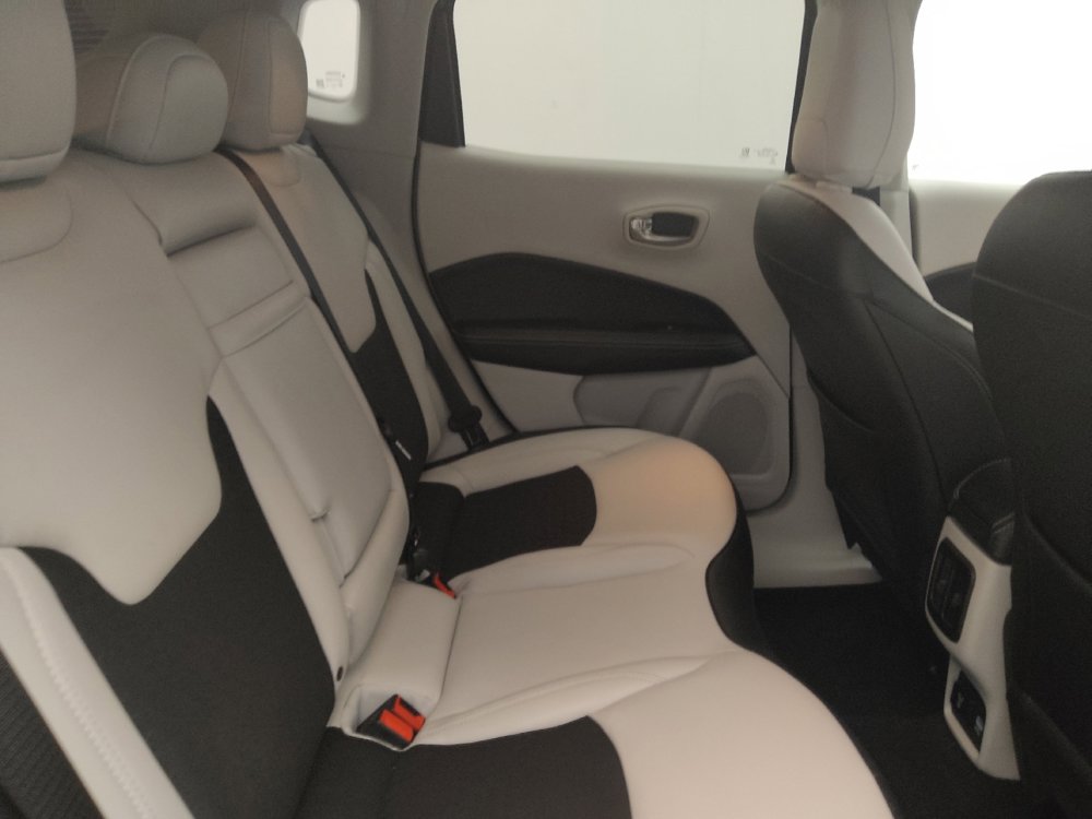 Used 2019 Jeep Compass Latitude w/ Popular Equipment Group AWD/4WD image 19