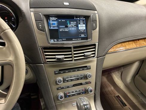 Used 2012 Lincoln MKT AWD image 15