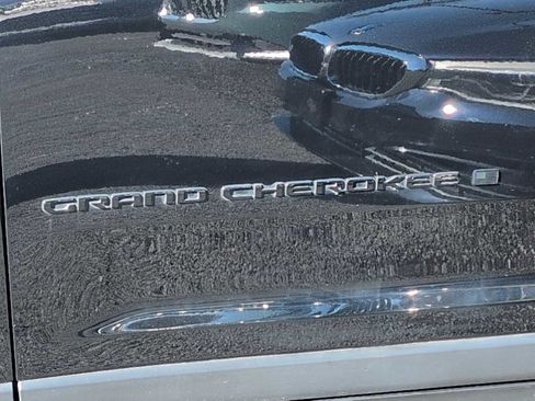 Used 2023 Jeep Grand Cherokee Altitude image 11