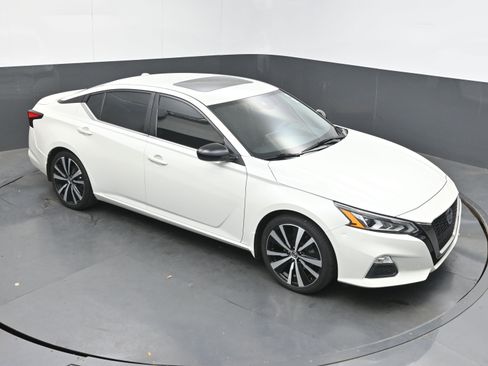 Used 2021 Nissan Altima 2.5 SR w/ SR Premium Package FWD image 31