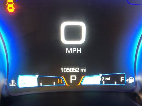 Used 2017 Chrysler 300 Limited image 9