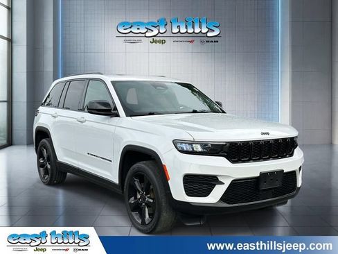 Used 2023 Jeep Grand Cherokee Altitude AWD/4WD image 1
