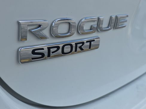 Used 2020 Nissan Rogue Sport S image 10