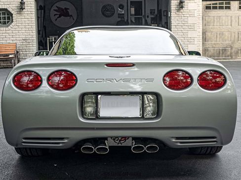 Used 1999 Chevrolet Corvette Coupe w/ Performance Handling Pkg RWD image 17