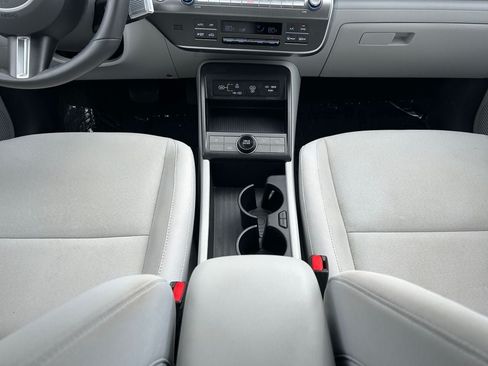 Used 2024 Hyundai Kona SEL FWD image 12