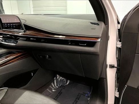 Used 2024 Cadillac Escalade Premium Luxury AWD/4WD image 19