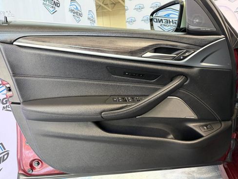 Used 2022 BMW M550i xDrive AWD/4WD image 11