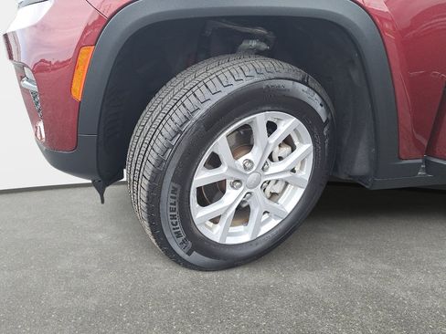 Certified 2024 Jeep Grand Cherokee Limited AWD/4WD image 32