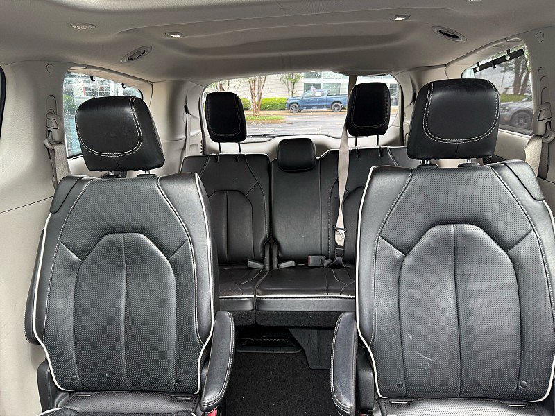 Used 2024 Chrysler Pacifica Limited FWD image 13