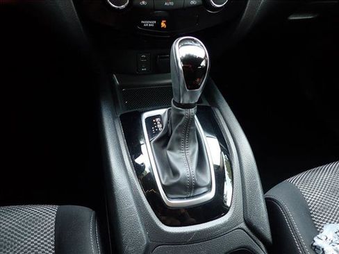 Used 2017 Nissan Rogue Sport SV FWD image 20