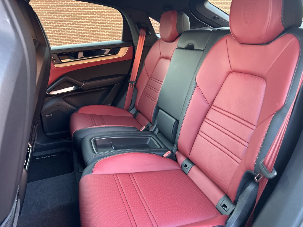 Used 2025 Porsche Cayenne GTS AWD/4WD image 26