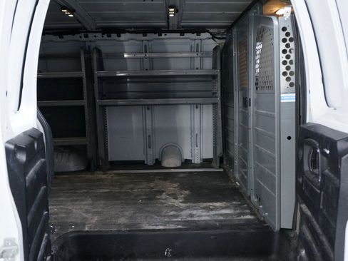 Used 2018 Chevrolet Express 3500 image 24