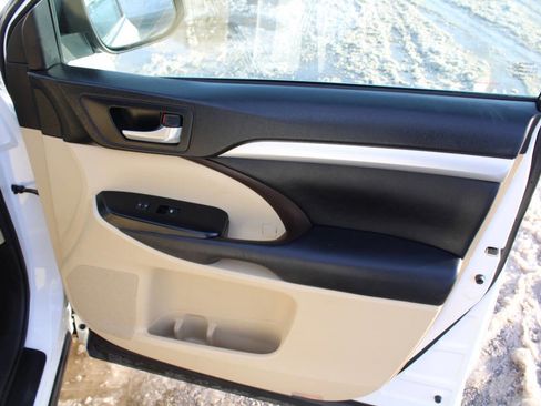 Used 2015 Toyota Highlander XLE image 13