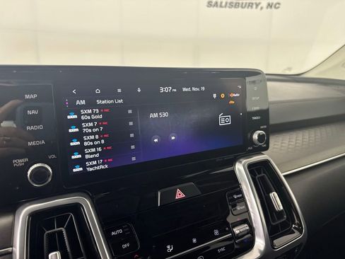 Used 2023 Kia Sorento SX image 14
