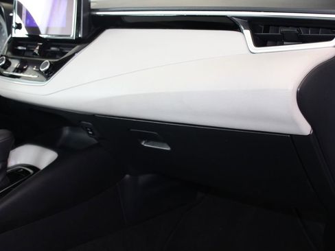 Used 2024 Toyota Corolla LE FWD image 31