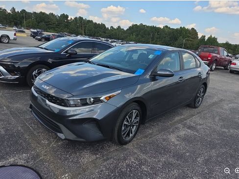 Used 2024 Kia Forte LXS FWD image 3