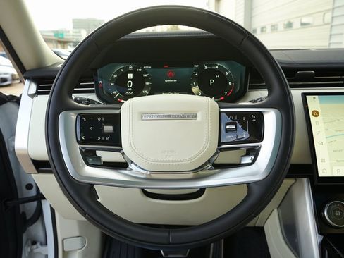 Used 2023 Land Rover Range Rover SE image 6