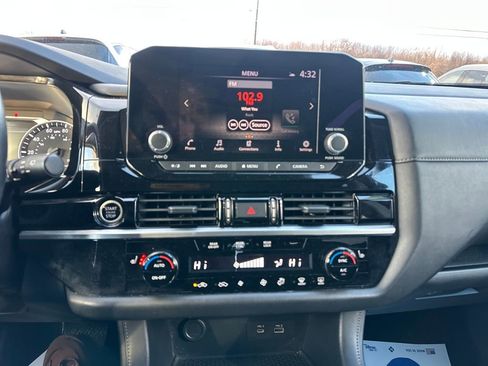 Used 2024 Nissan Pathfinder SV image 23