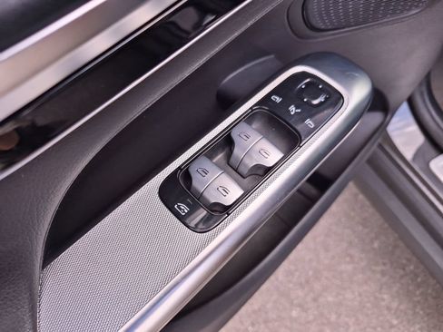 Used 2024 Mercedes-Benz GLC 300 4MATIC image 18