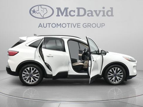 Used 2020 Ford Escape Titanium w/ Titanium Premium Package 2.0 FWD image 40