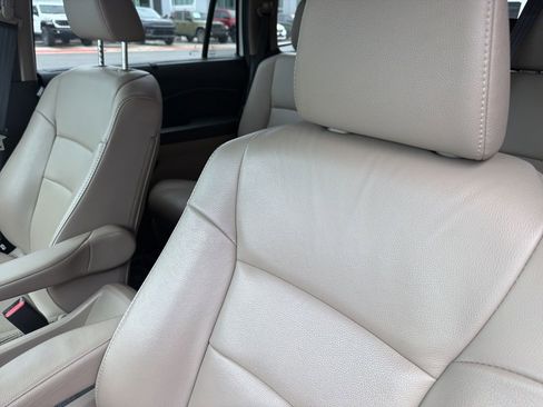 Used 2022 Honda Pilot Touring image 7