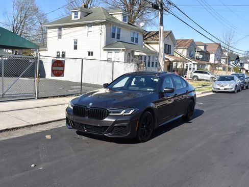 Used 2023 BMW 530e xDrive w/ Premium Package AWD/4WD image 2