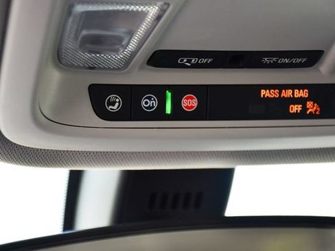 Used 2021 Chevrolet Traverse LT FWD image 35