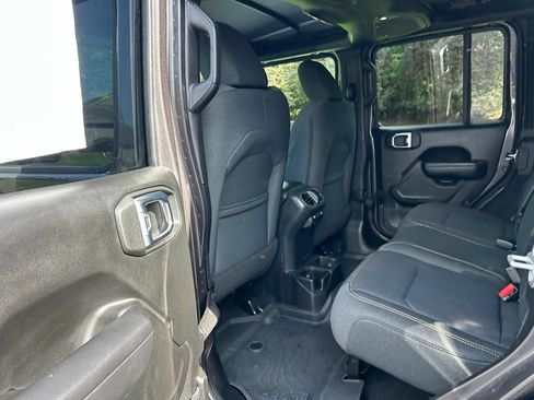 Used 2025 Jeep Wrangler Unlimited Sport AWD/4WD image 39