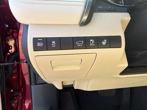 Used 2020 Toyota Camry XLE w/ Navigation Package AWD/4WD image 11