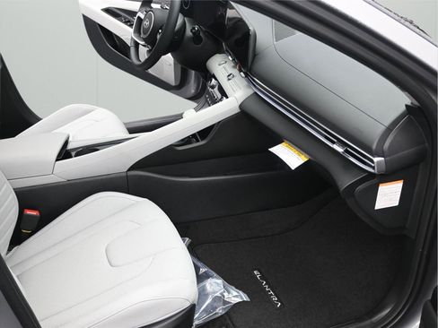 New 2026 Hyundai Elantra Limited FWD image 11
