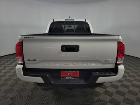 Used 2017 Toyota Tacoma SR5 AWD/4WD image 8