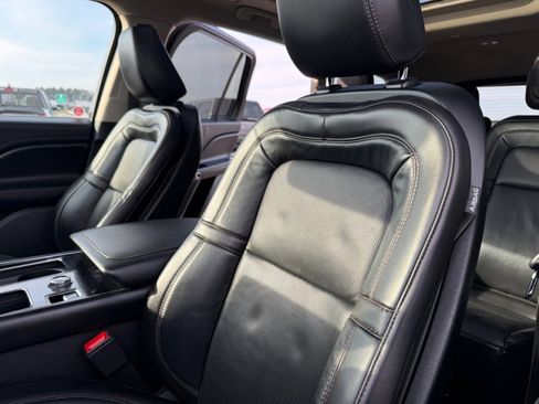 Used 2021 Lincoln Aviator Reserve image 17