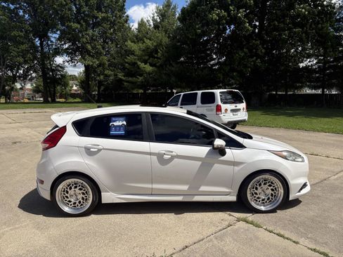 Used 2016 Ford Fiesta ST FWD image 18