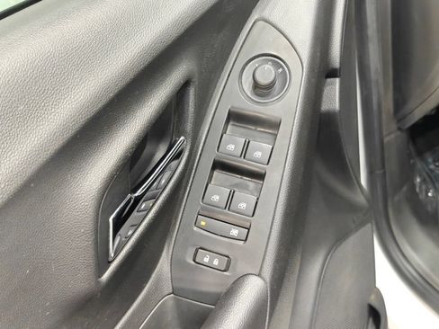 Used 2020 Chevrolet Trax LT w/ LT Convenience Package FWD image 43