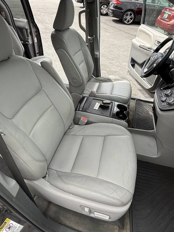 Used 2015 Toyota Sienna XLE w/ XLE Navigation Package FWD image 11