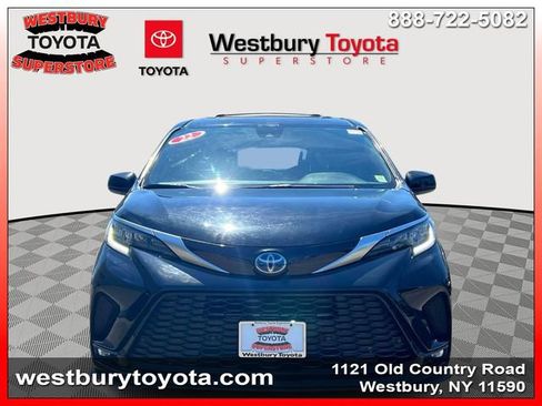 Used 2022 Toyota Sienna XSE w/ XSE Plus Package AWD/4WD image 3