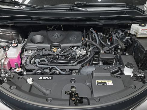 Used 2024 Toyota Sienna XLE FWD image 10