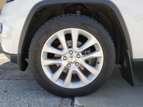 Used 2017 Jeep Grand Cherokee Limited w/ Luxury Group II AWD/4WD image 27