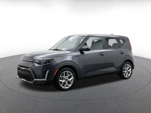 Used 2025 Kia Soul LX w/ LX Technology Package FWD image 3