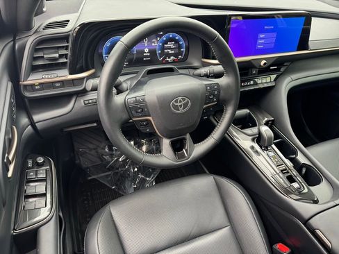Certified 2025 Toyota Crown Limited image 20