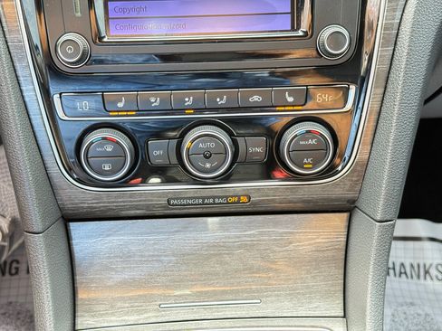 Used 2018 Volkswagen Passat 2.0T SE image 60