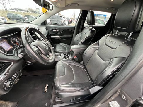 Used 2019 Jeep Cherokee Limited image 16