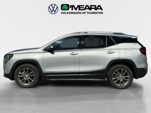 Used 2022 GMC Terrain SLT image 2