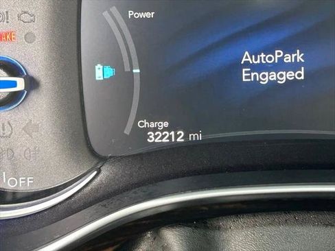 Certified 2023 Chrysler Pacifica Pinnacle FWD image 23