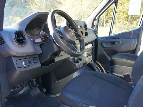 Used 2019 Mercedes-Benz Sprinter 144 image 14