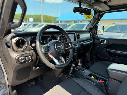 Used 2020 Jeep Gladiator Sport w/ Quick Order Package 24S AWD/4WD image 14
