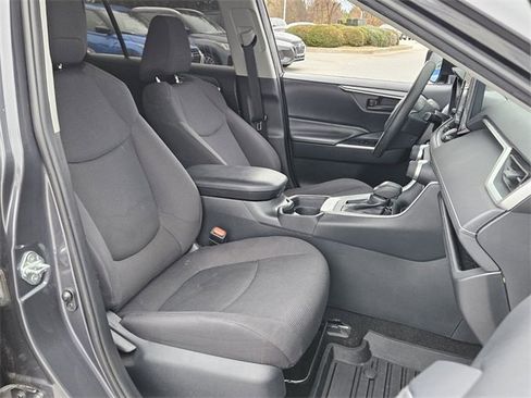 Used 2019 Toyota RAV4 LE image 16