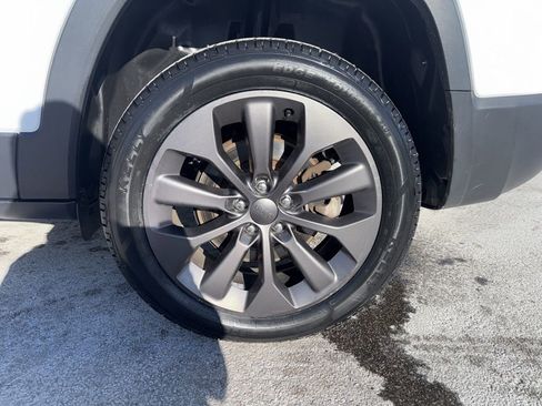 Certified 2021 Jeep Cherokee Latitude Lux 80th Anniv w/ Quick Order Package 26U 80TH image 9