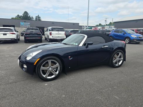 Used 2006 Pontiac Solstice Convertible w/ Premium Package RWD image 3