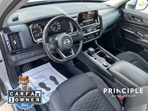 Used 2024 Nissan Pathfinder SV image 16